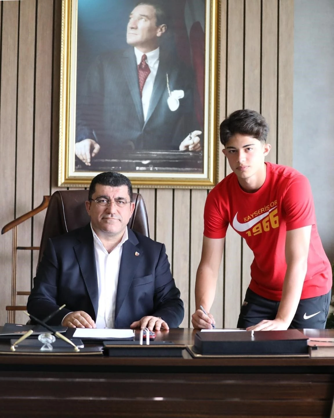 Kayserispor’da Kayra profesyonel oldu
