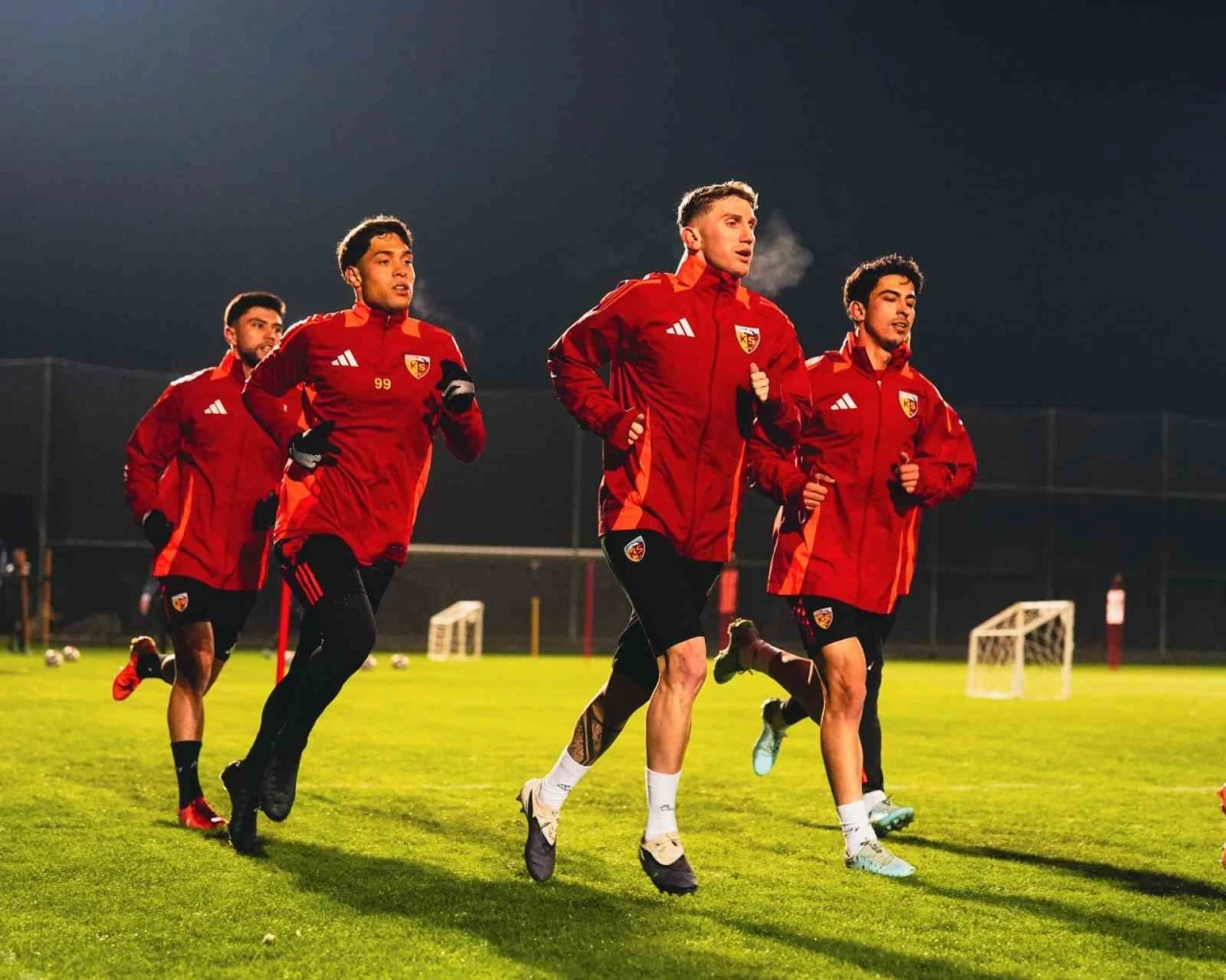 Kayserispor&rsquo;un Antalya kampı başladı
