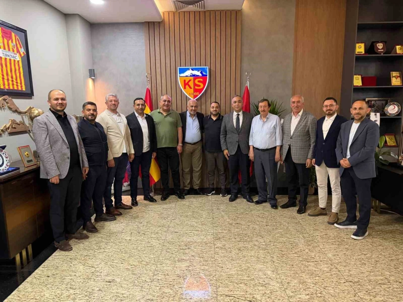 Kayserispor y&ouml;netimi ilk toplantısını ger&ccedil;ekleştirdi
