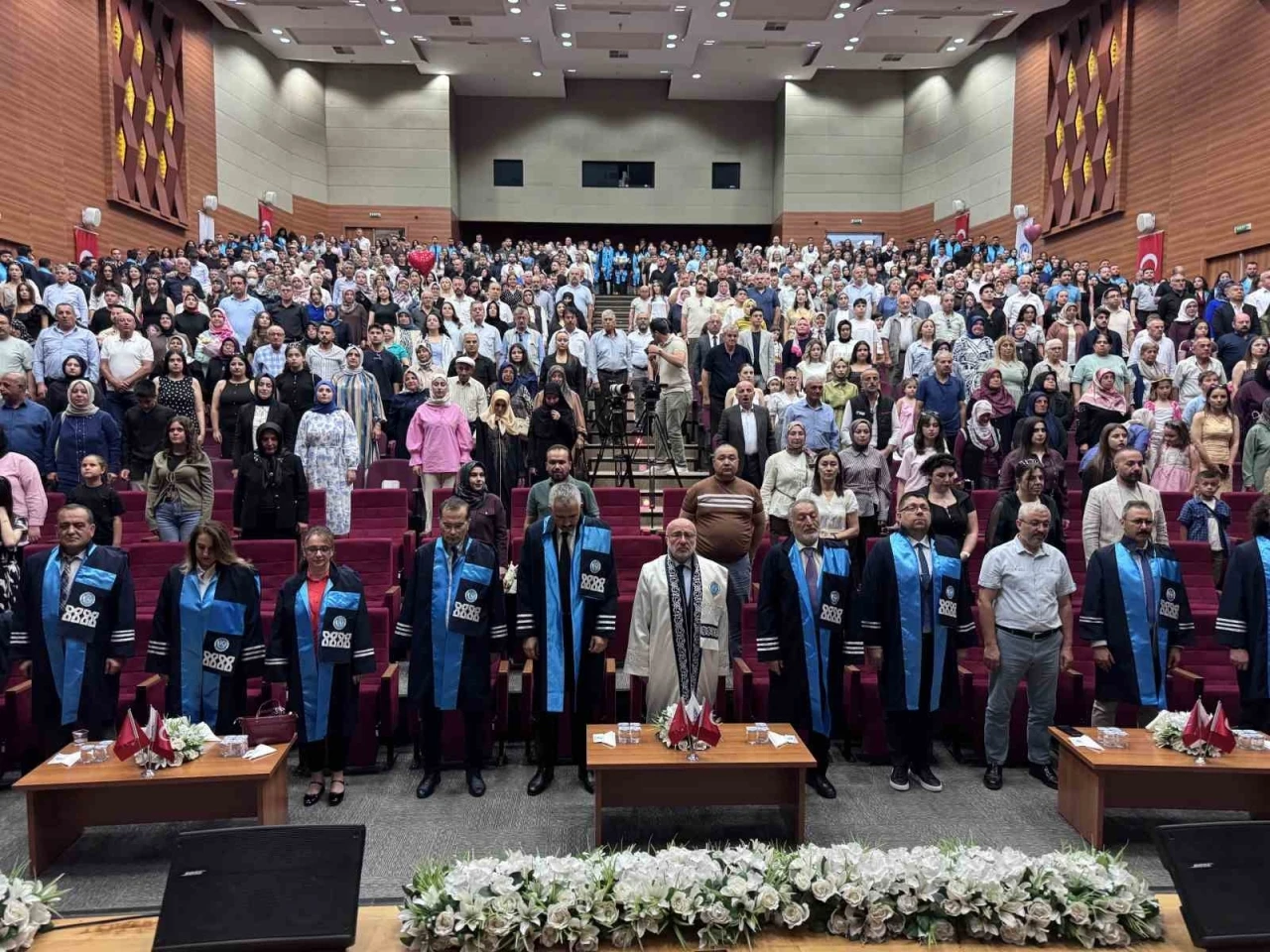 KAY&Uuml; Uygulamalı Bilimler Fak&uuml;ltesi&rsquo;nde mezuniyet sevinci
