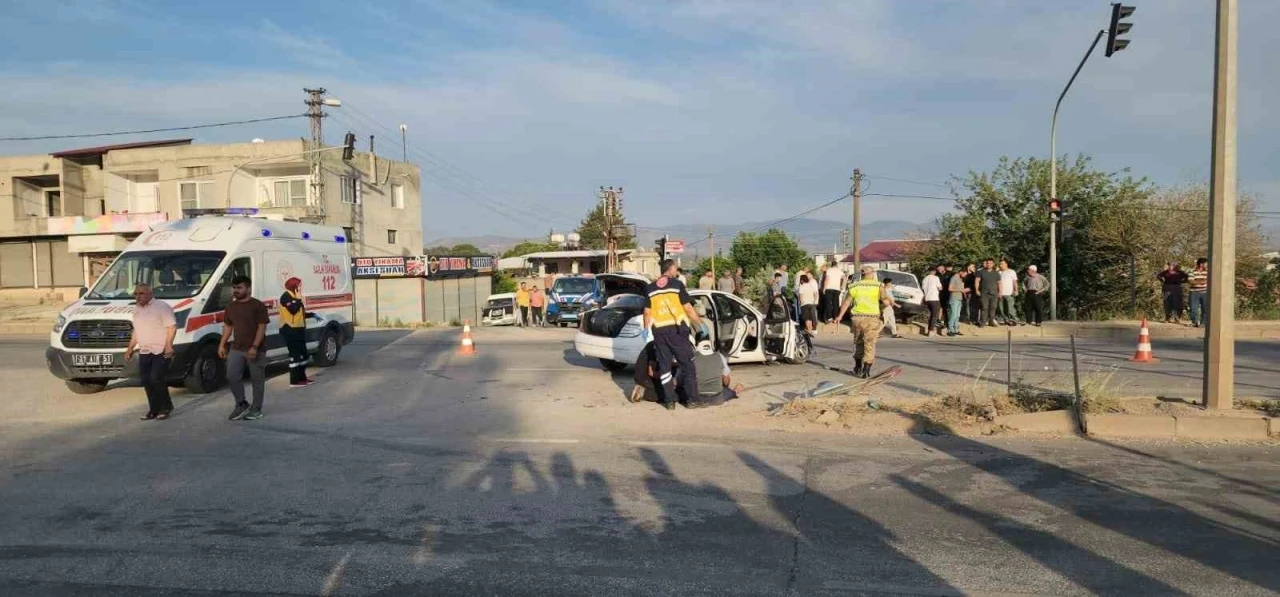’Kaza kavşağı’ olarak anılan yerde yine kaza: Vatandaşlar alt geçit istedi
