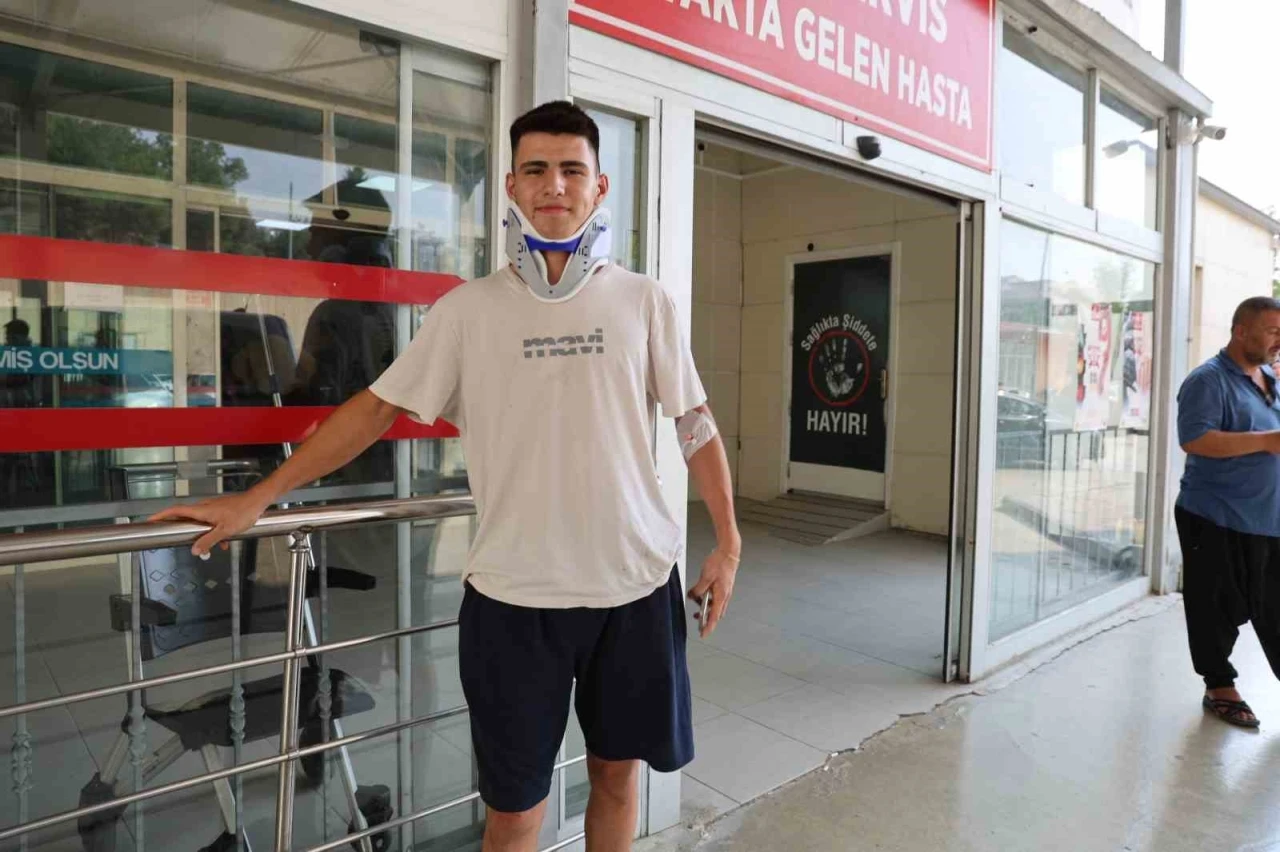 Kaza sırasında açılan kapıdan inip koşarak uzaklaşan genç: &quot;Sıkışmaktansa atlamayı tercih ettim&quot;
