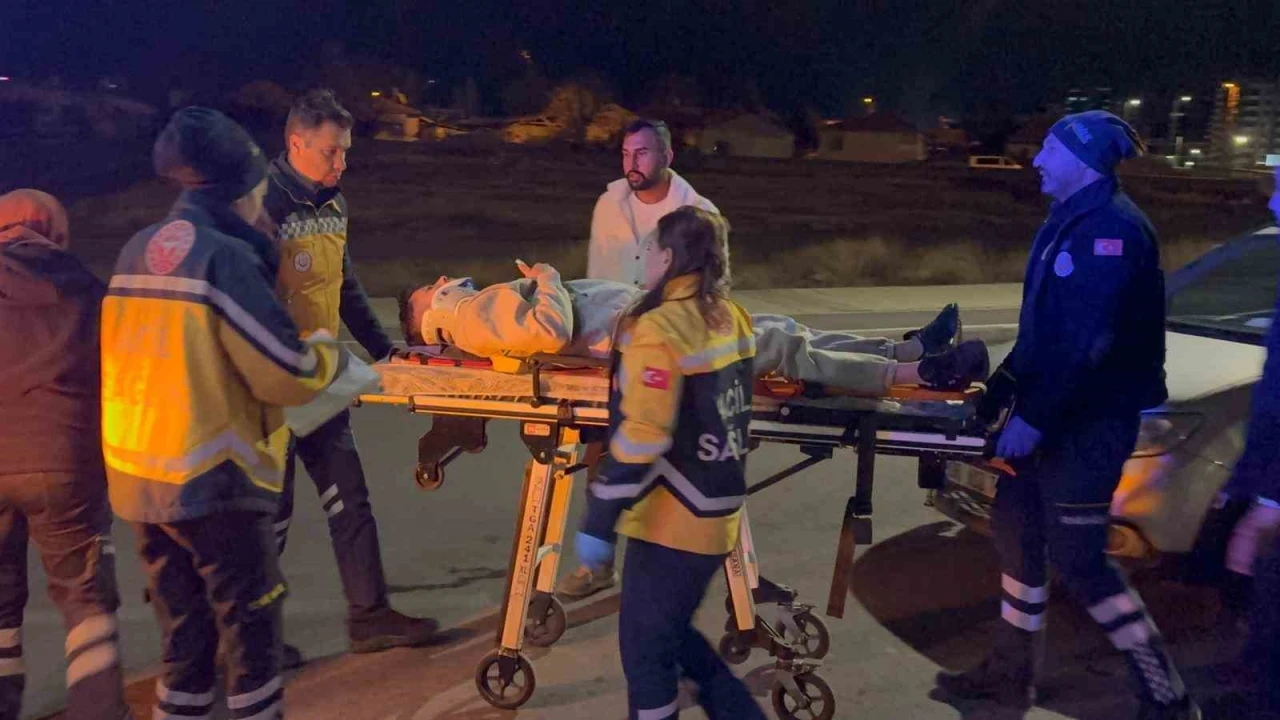 Kaza yapan alkollü sürücü, &quot;Gazeteci çekerse üflemem&quot; diyerek, ekiplere zorluk çıkardı
