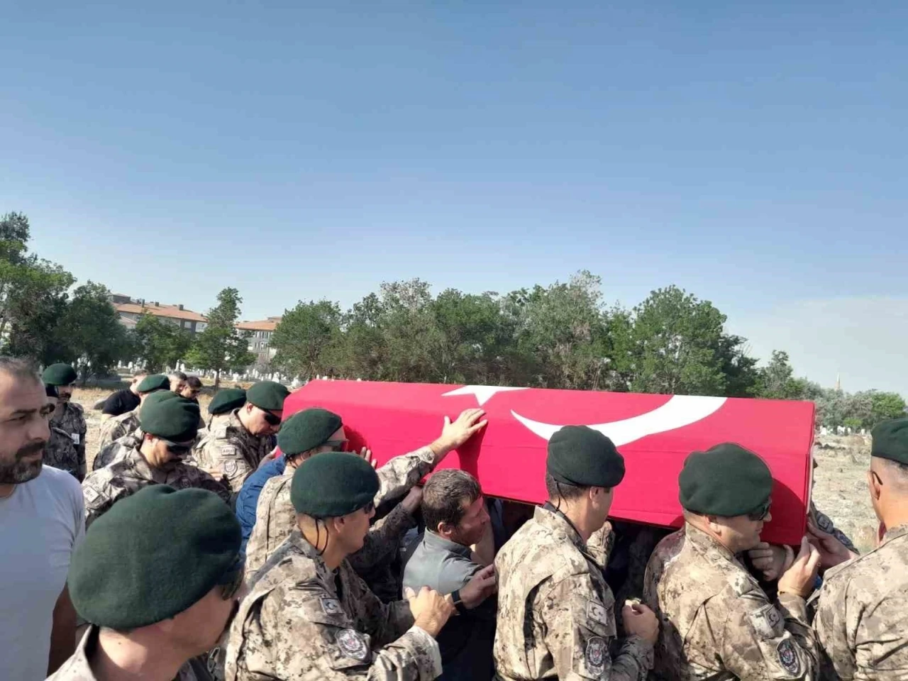 Kazada hayatını kaybeden özel harekat kursiyeri Konya’da toprağa verildi
