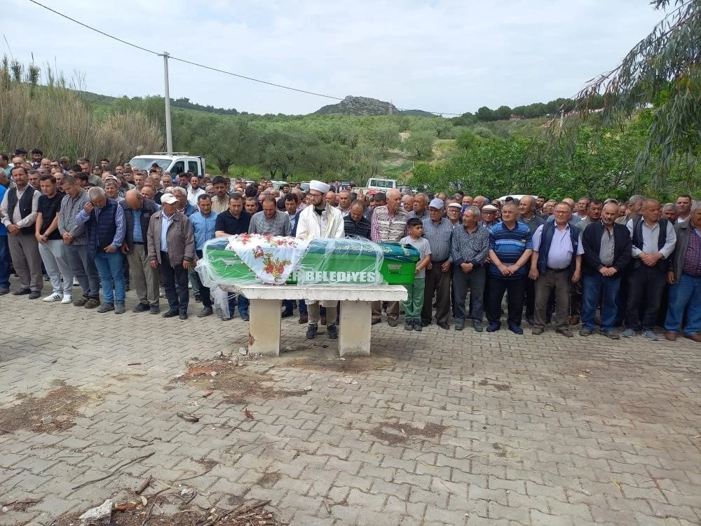 Kazada hayatını kaybeden üniversite öğrencisi son yolculuğuna uğurlandı
