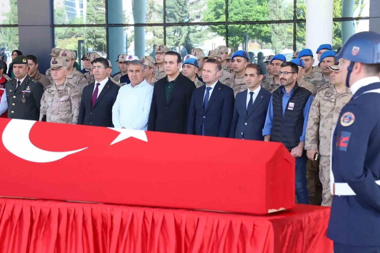 Kazada hayatını kaybeden uzman çavuş son yolculuğuna uğurlandı
