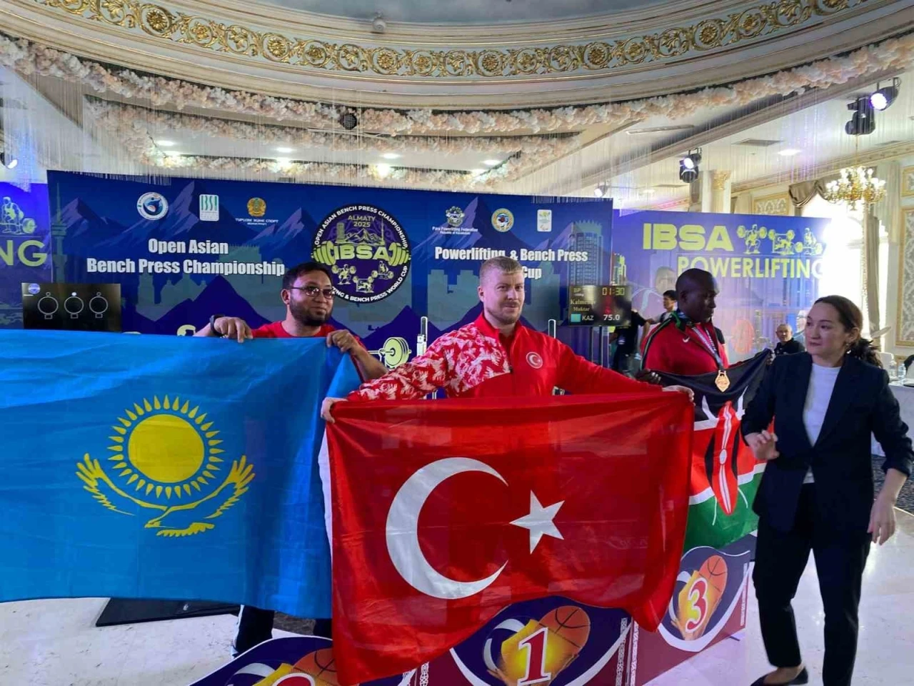 Kazakistan’da madalya yağmuru
