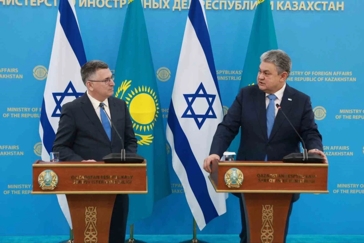Kazakistan Dışişleri Bakanı Koşerbayev, İsrailli mevkidaşı Saar ile g&ouml;r&uuml;şt&uuml;

