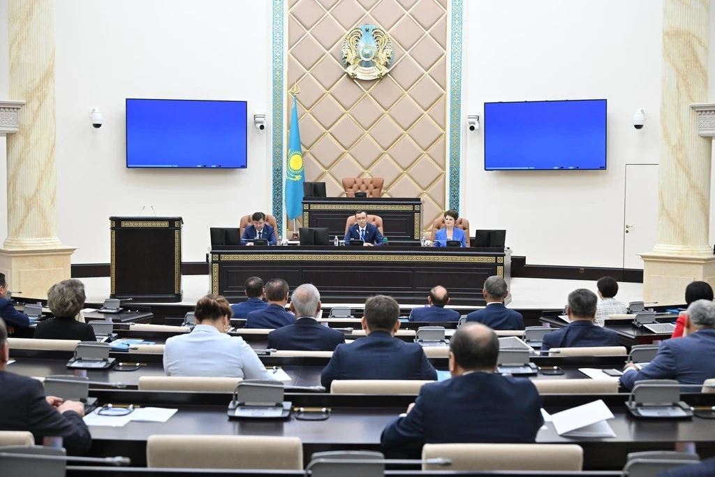 Kazakistan parlamentosu son oturumunu ger&ccedil;ekleştirdi
