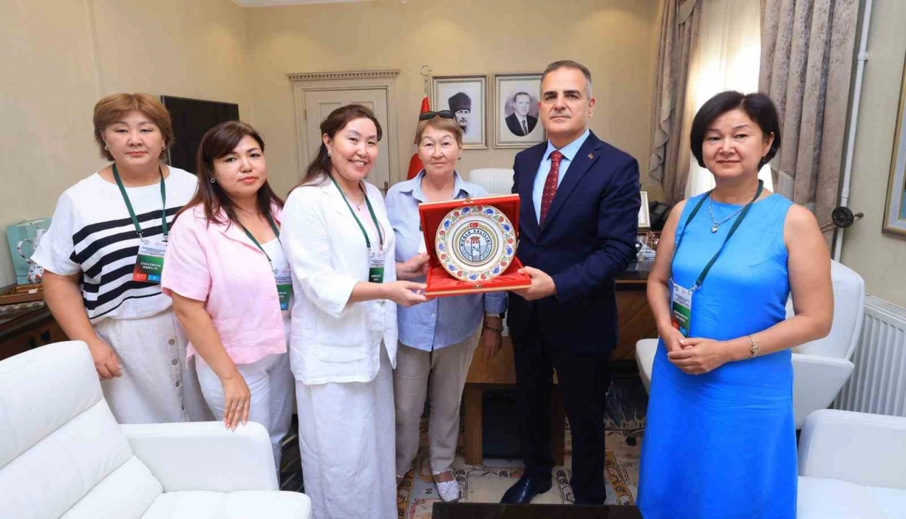 Kazakistanlı eğitimcilerden Muğla Valisi Akbıyık&rsquo;a ziyaret
