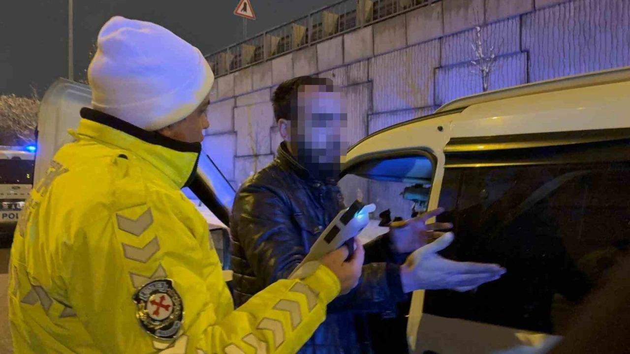 Kazalı ara&ccedil;la ilerledi, alkol testini reddetti
