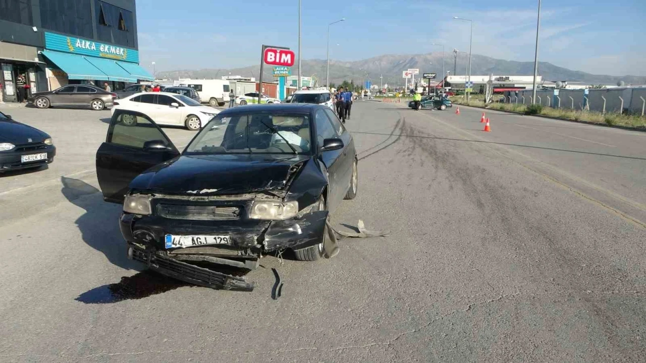 Kazaya karıştı, aracını bırakıp kaçtı

