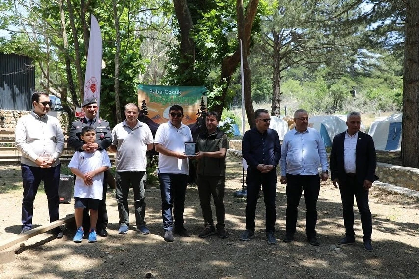 Kazdağları’nda baba-çocuk doğa kampı düzenlendi
