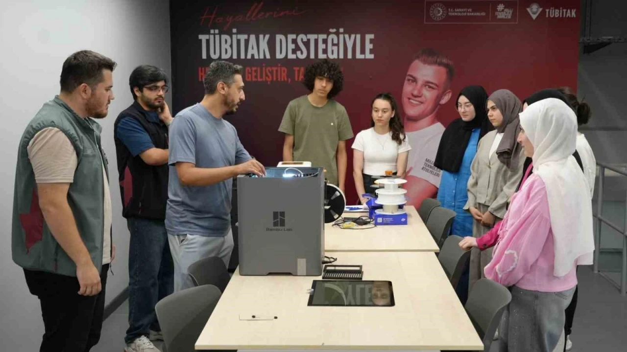 KB&Uuml;&rsquo;de lise &ouml;ğrencileri dijital &uuml;retim ve yapay zeka eğitimi alıyor
