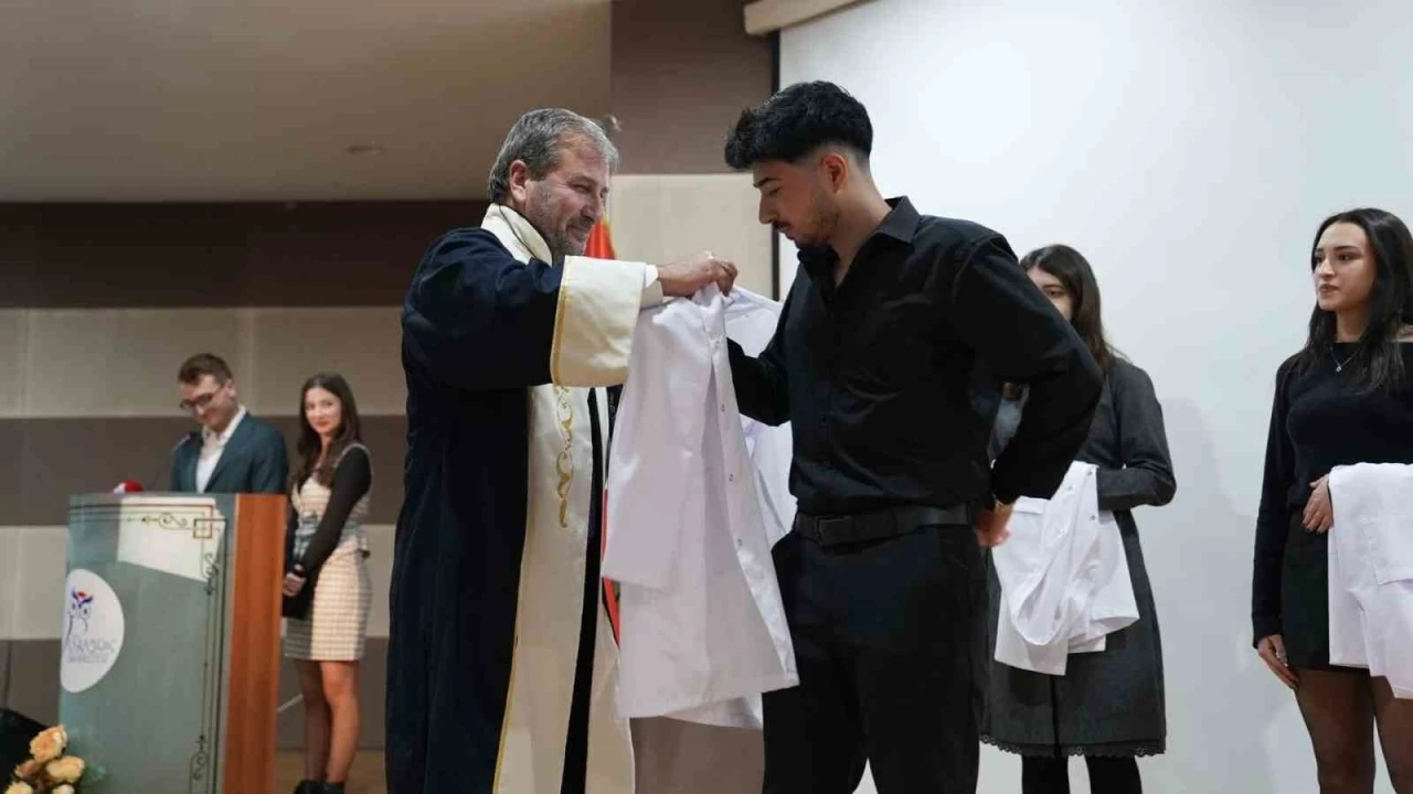 KBÜ’de tıp fakültesi öğrencileri beyaz önlük heyecanı yaşadı
