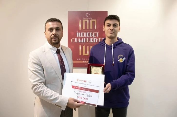 KBÜ’lü öğrenci afiş tasarımında mansiyon ödülü aldı