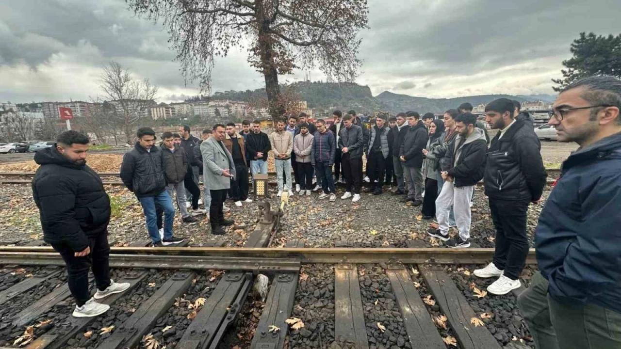 KB&Uuml;&rsquo;l&uuml; &Ouml;ğrenciler TCDD Karab&uuml;k&rsquo;te saha &ccedil;alışması yaptı
