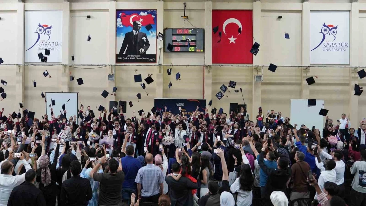 KB&Uuml; M&uuml;hendislik ve Doğa Bilimleri Fak&uuml;ltesi mezunlarını uğurladı
