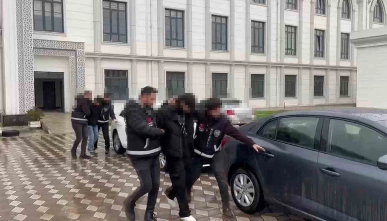 Kebap&ccedil;ı d&uuml;kkanını kurşun yağmuruna tutan 2 kişi tutuklandı
