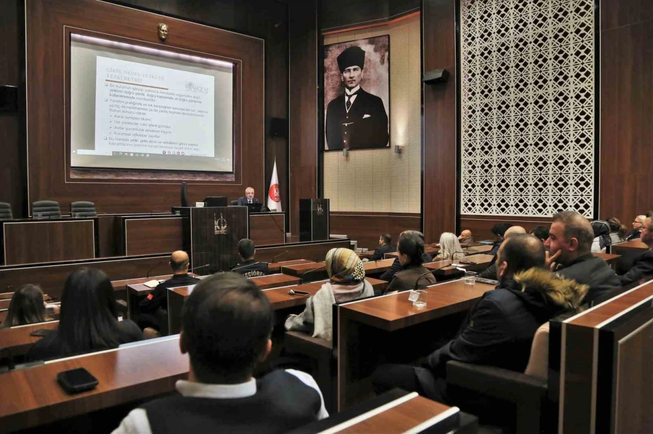 Ke&ccedil;i&ouml;ren Belediyesi y&ouml;neticilerine disiplin ve yetki devri eğitimi
