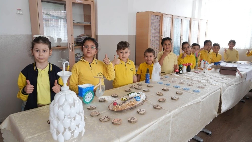 Keçiören’de ilkokul öğrencilerinin eserlerinden sergi açıldı
