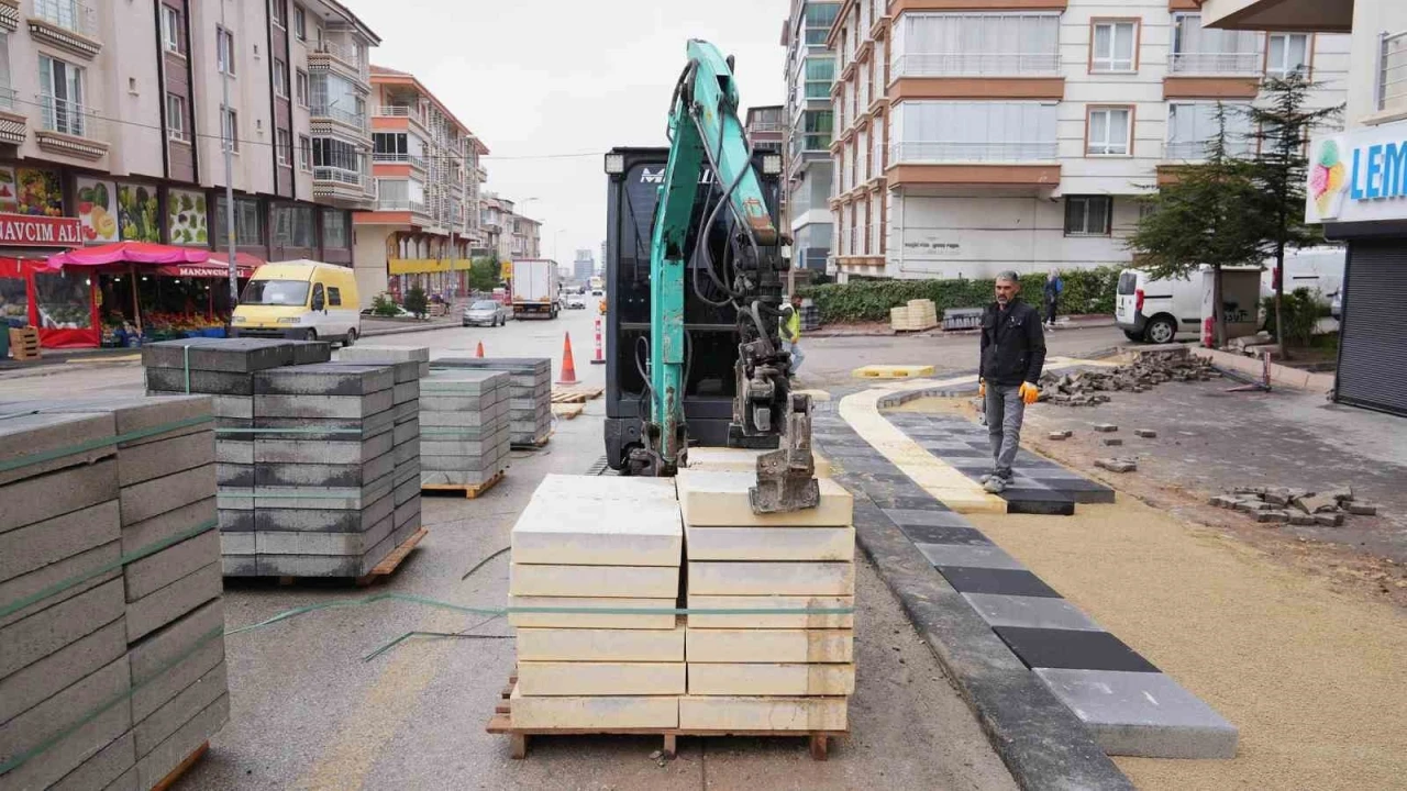 Keçiören’de kaldırımlar yenileniyor
