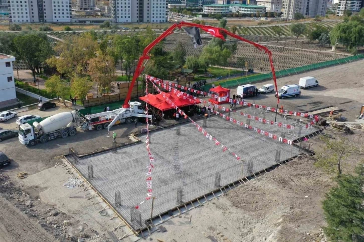 Ke&ccedil;i&ouml;ren&rsquo;de Lavanta Bah&ccedil;esi Kapalı Spor Salonu&rsquo;nun temeli atıldı
