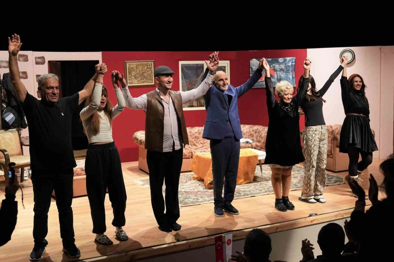 Keçiören’de &quot;Babam Geri Döndü&quot; isimli tiyatro oyununa büyük ilgi
