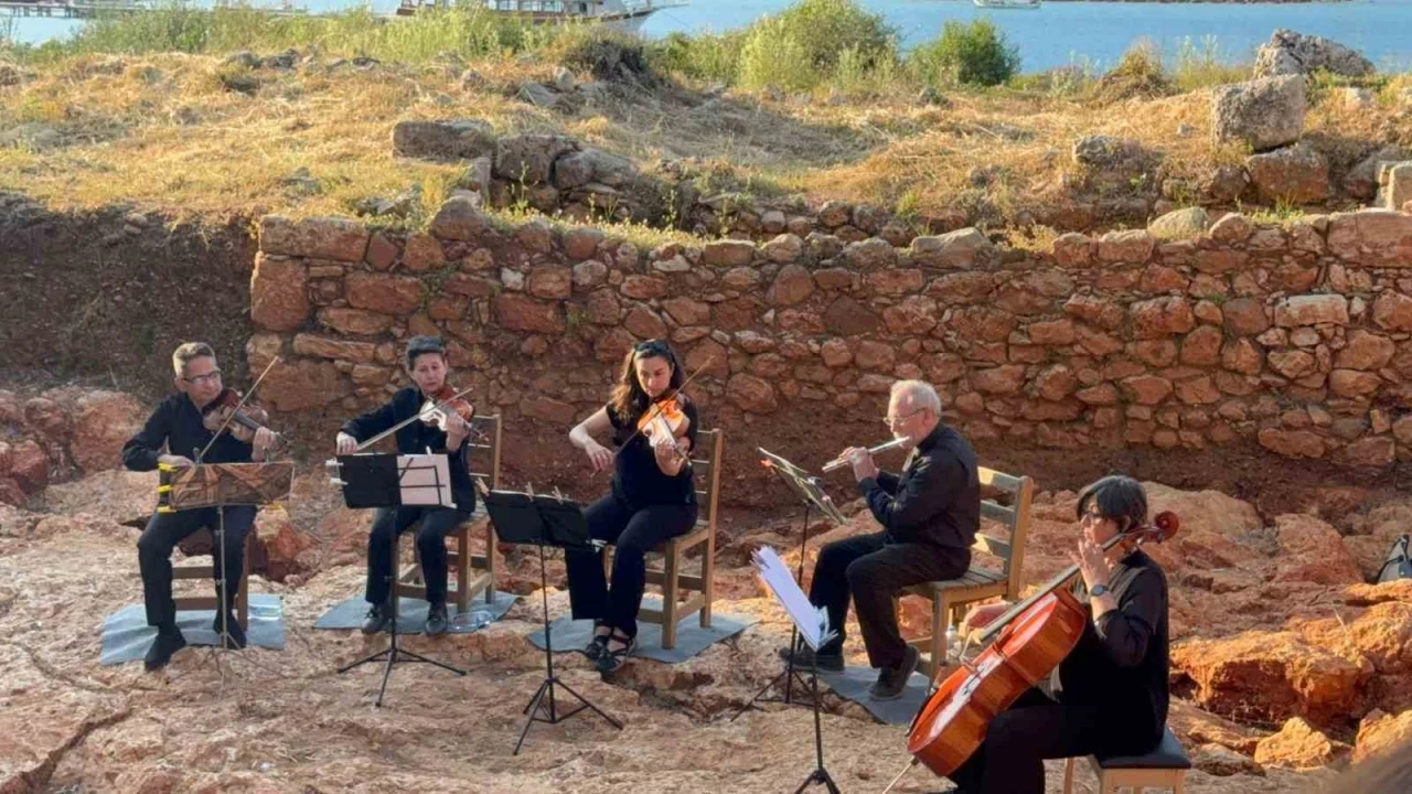 KEDRAİ ANTİK KENTİN'DE TARİH VE MÜZİK BULUŞTU