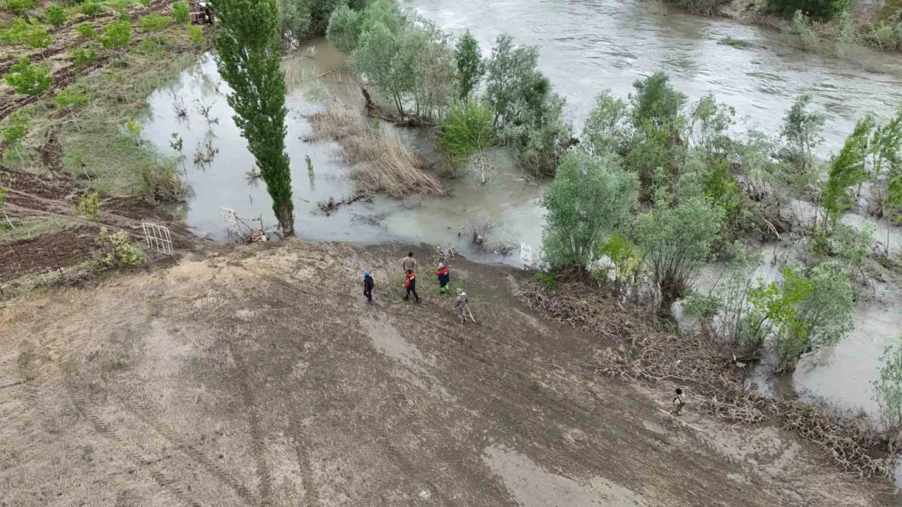 Kelkit &Ccedil;ayı&rsquo;nda kaybolan kız 31 g&uuml;nd&uuml;r aranıyor
