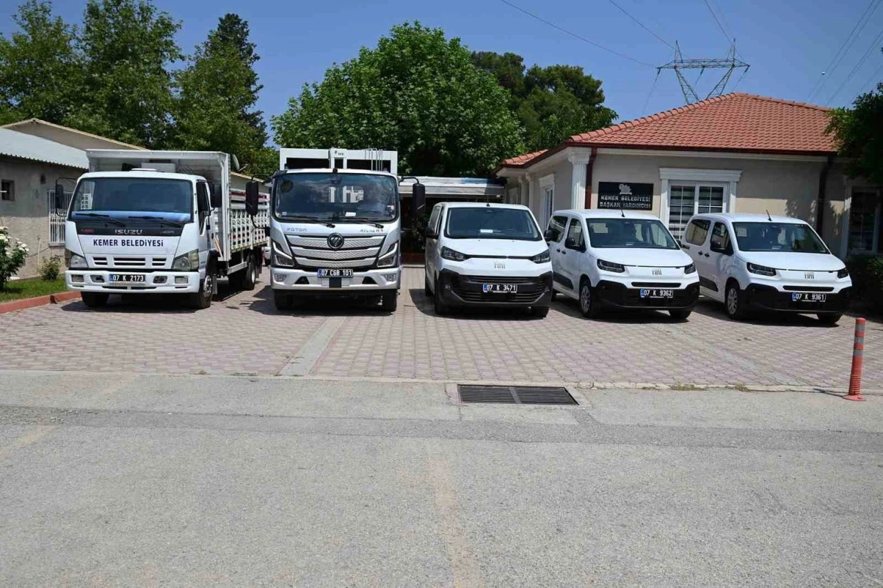 Kemer Belediyesi ara&ccedil; filosunu g&uuml;&ccedil;lendirmeye devam ediyor
