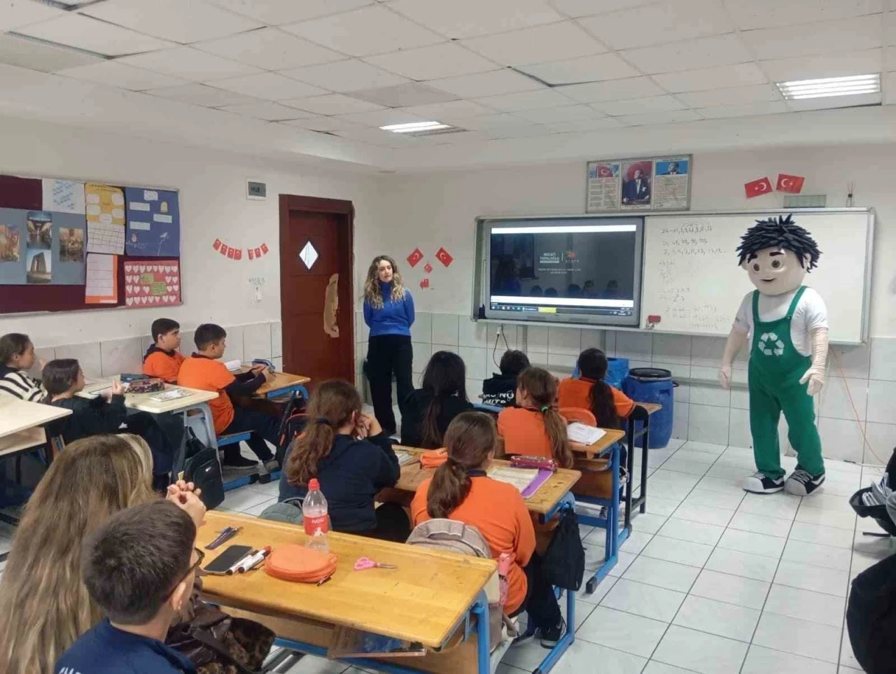 Kemer Belediyesi&rsquo;nden &ouml;ğrencilere sıfır atık eğitimi
