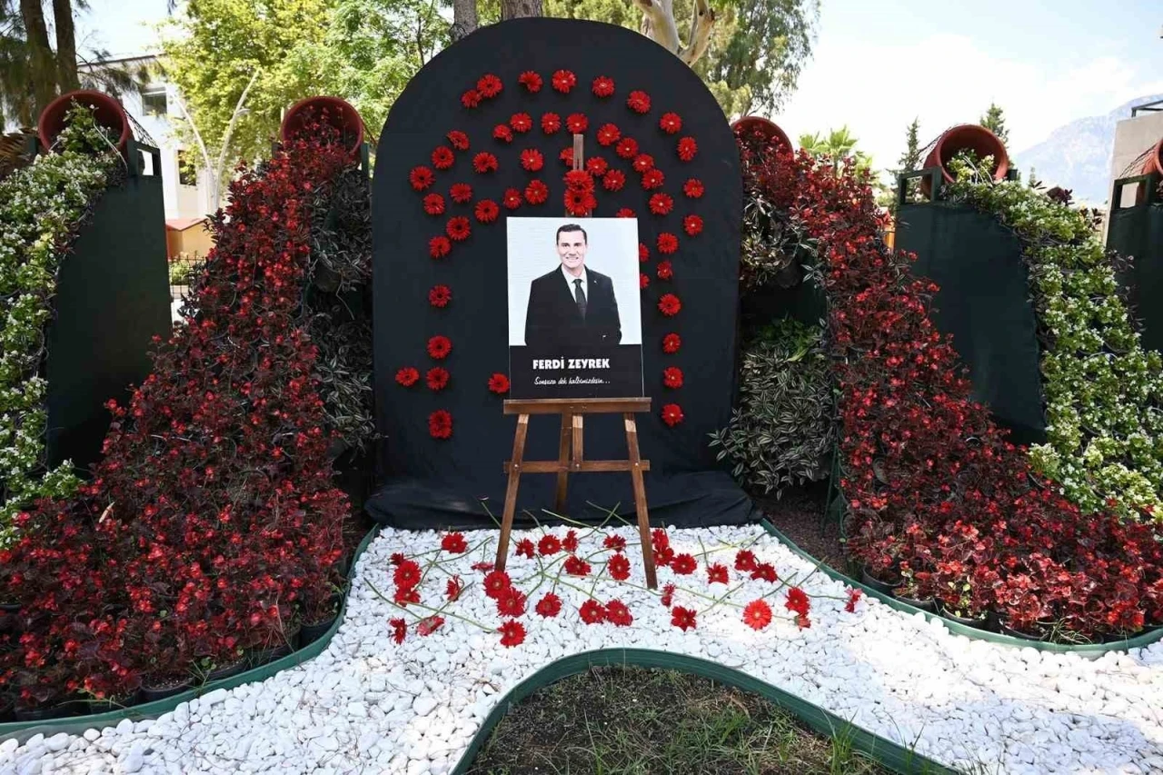 Kemer’de Başkan Zeyrek için anma alanı oluşturuldu
