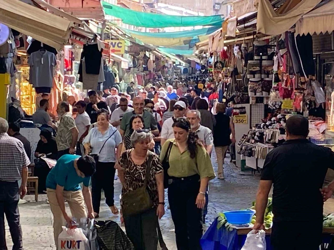 Kemeraltı Çarşısı’nda Kurban Bayramı hareketliliği
