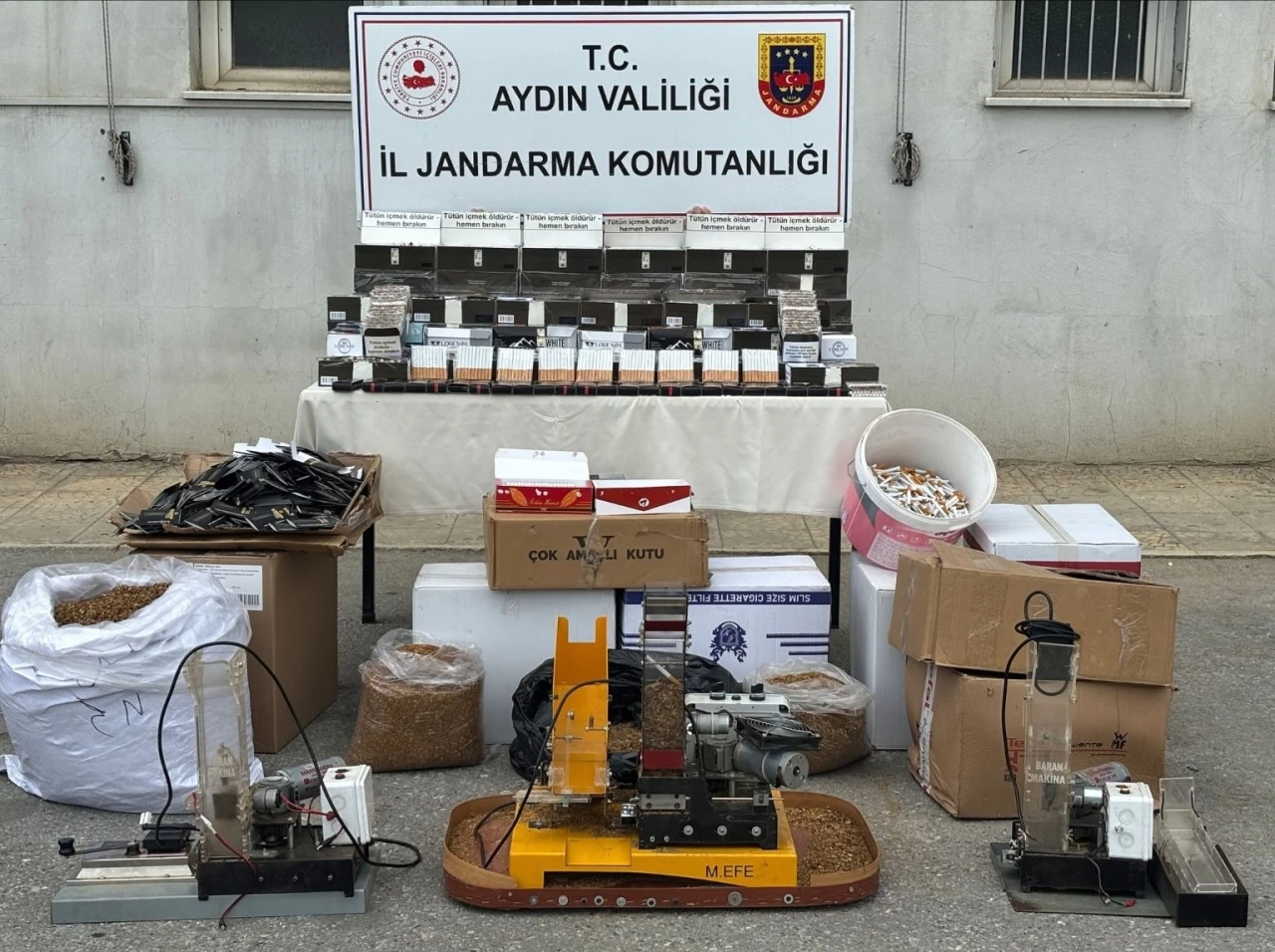 Kendi sardıkları tütünleri piyasaya süren 2 kişi yakalandı
