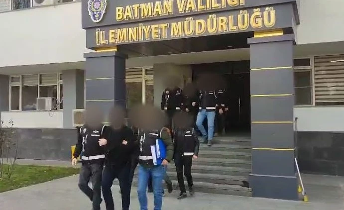 Kendini MİT g&ouml;revlisi olarak tanıtan dolandırıcılardan 1,5 milyon TL&rsquo;lik vurgun
