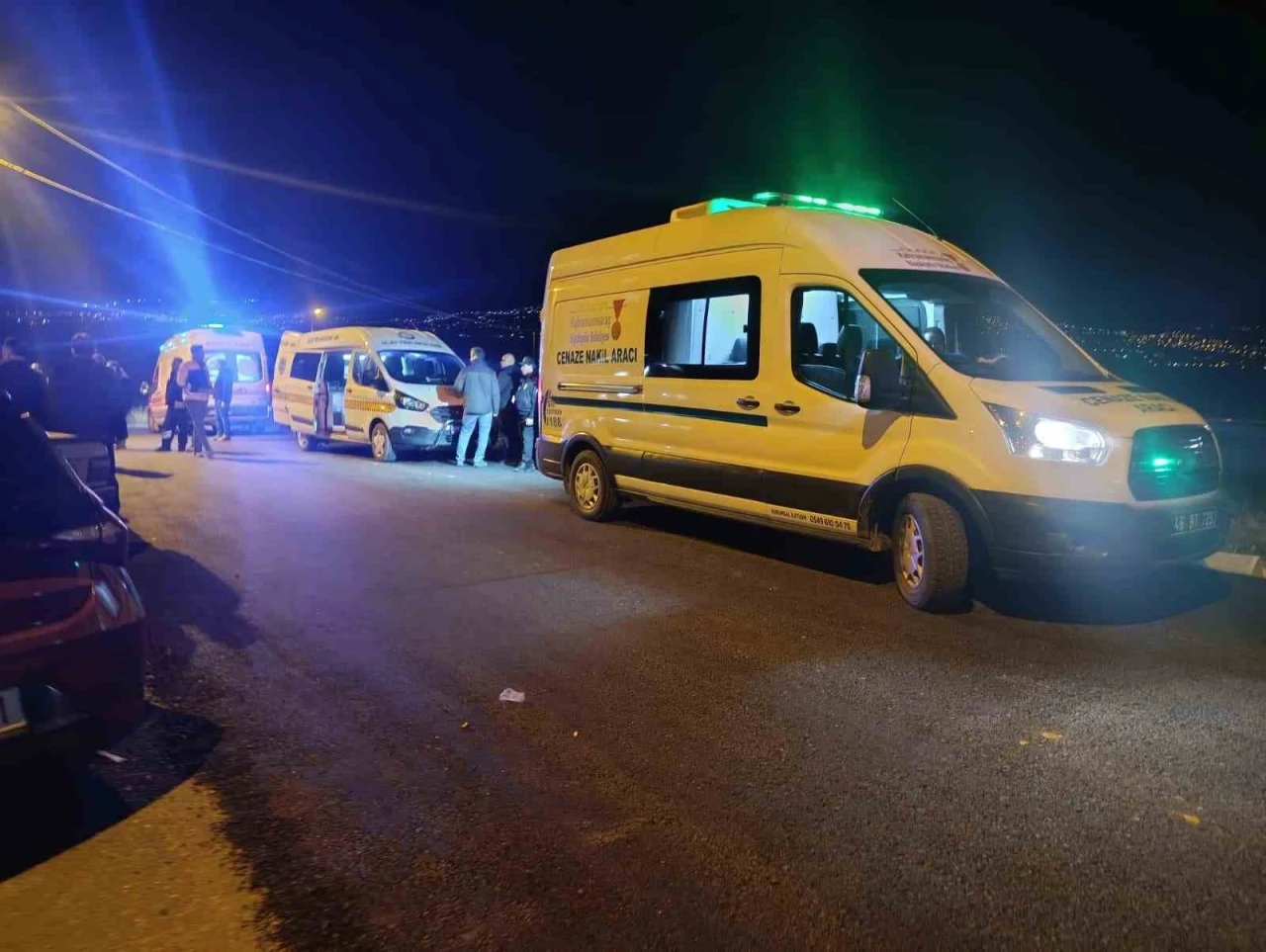 Kendisinden ayrılan kız arkadaşını evine girerken  öldürdü
