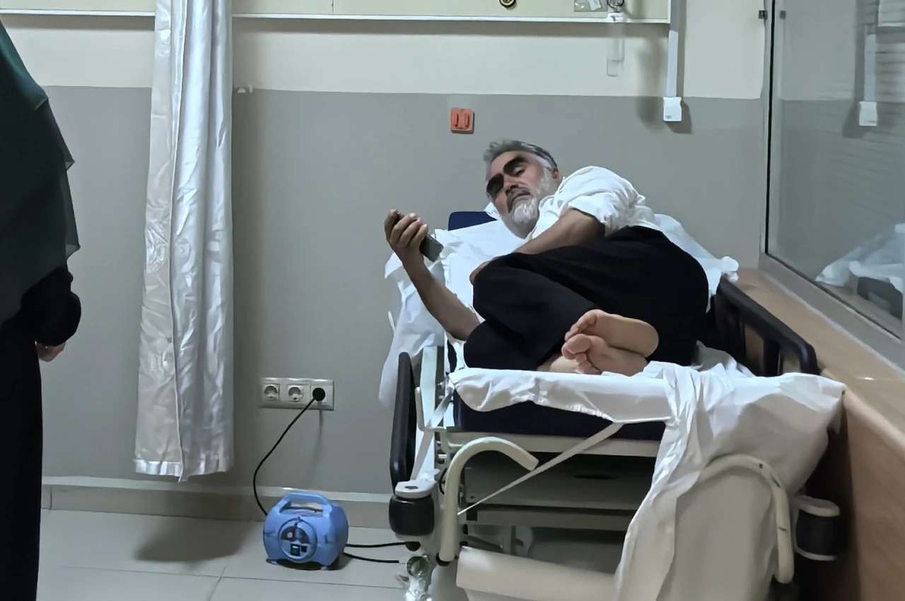 Kendisini ısıran yılanı poşete koyup acile geldi

