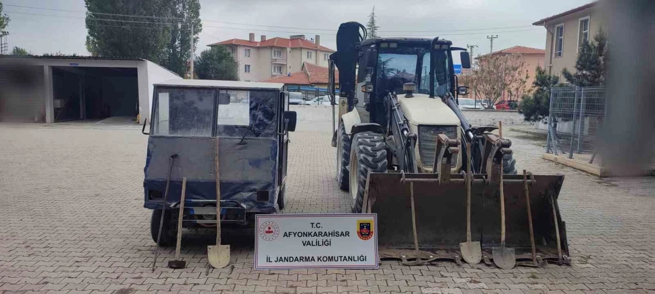 Kepçe ile define arayan şahısları jandarma suçüstü yaptı
