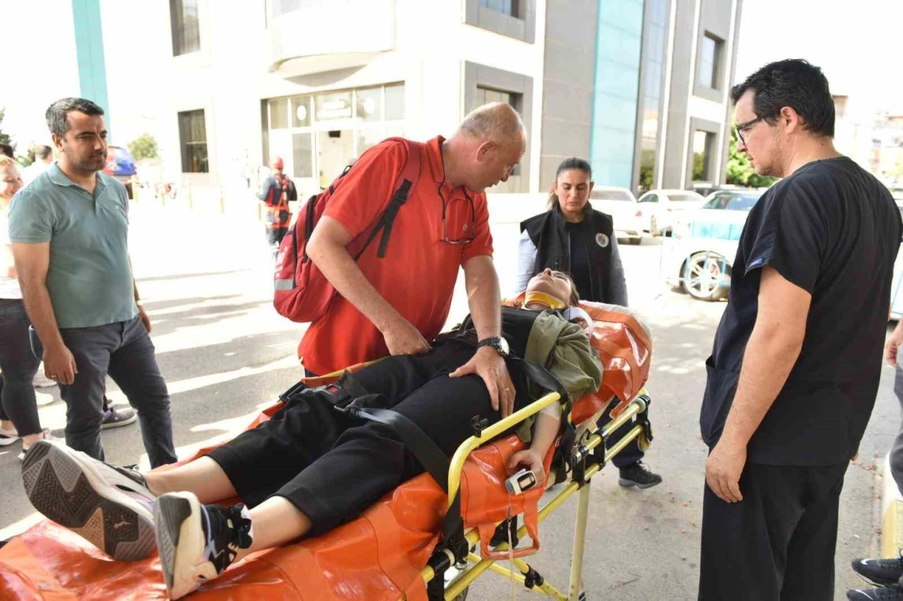 Kepez Belediyesi’nden gerçeğini aratmayan deprem tatbikatı
