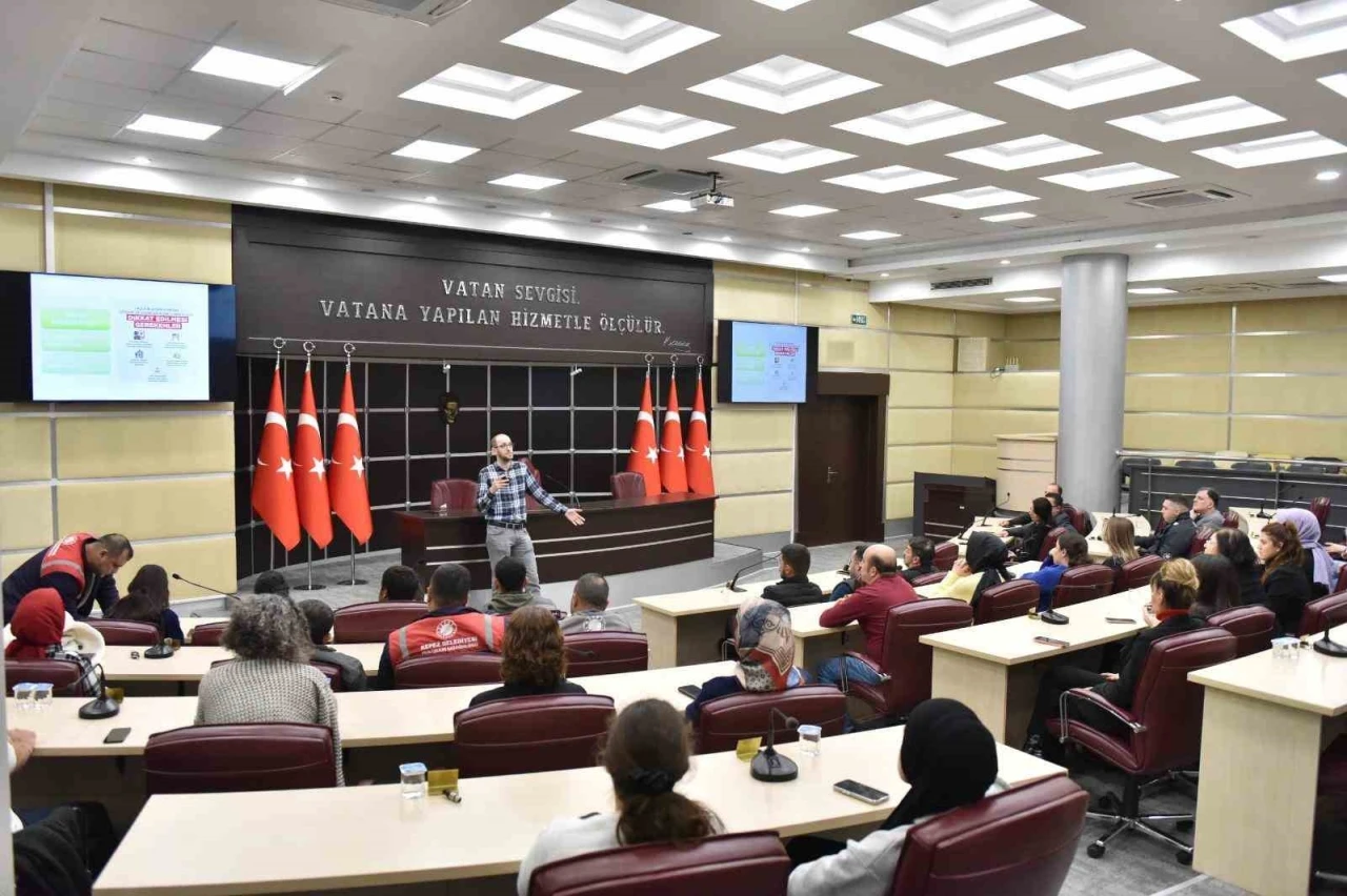 Kepez Belediyesi&rsquo;nden yaşlı dostu kente g&uuml;&ccedil;l&uuml; adım
