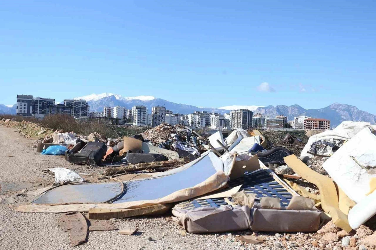 Kepez&rsquo;de 2025&rsquo;te &ccedil;evreyi kirletenlere toplam 3 milyon lira para cezası kesildi
