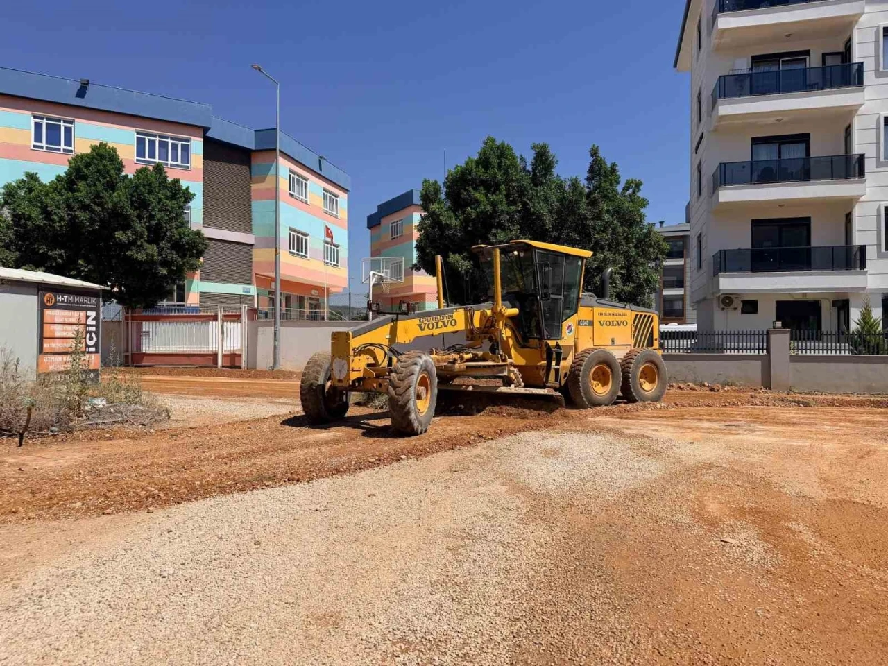 Kepez&rsquo;den Demirel Mahallesi&rsquo;nde  5 bin 170 metrelik sathi asfalt &ccedil;alışması

