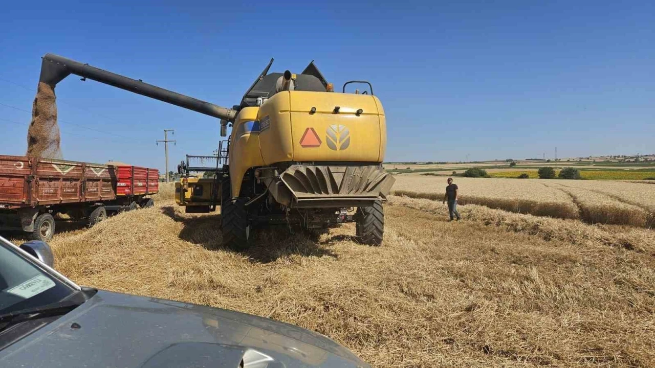 Keşan’da hasat halindeki tüm biçerdöver ve balya makineleri kontrol ediliyor
