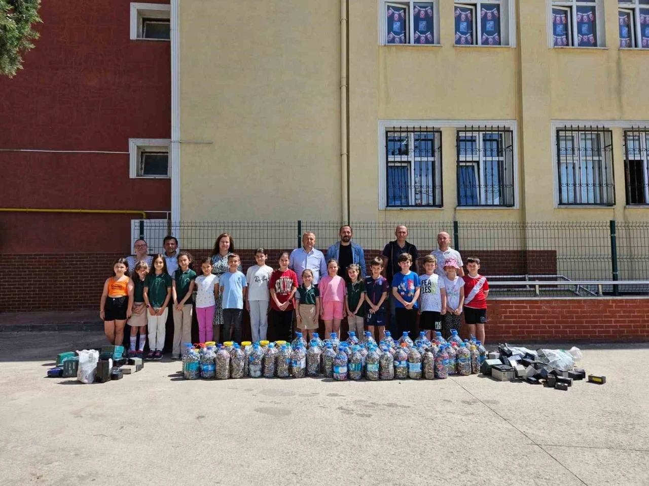Keşan’da ilkokul öğrencileri 1 ton 109 kilogram atık pil topladı
