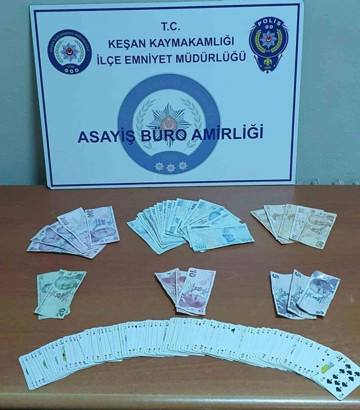 Keşan&rsquo;da kumar oynayan 3 kişiye 12 bin 165 TL ceza kesildi
