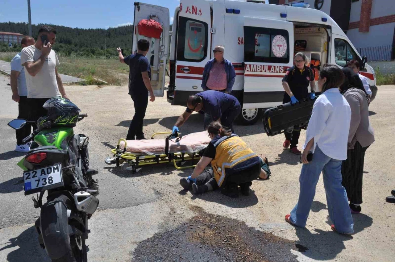 Keşan’da otomobil ile çarpışan motosikletin sürücüsü yaralandı
