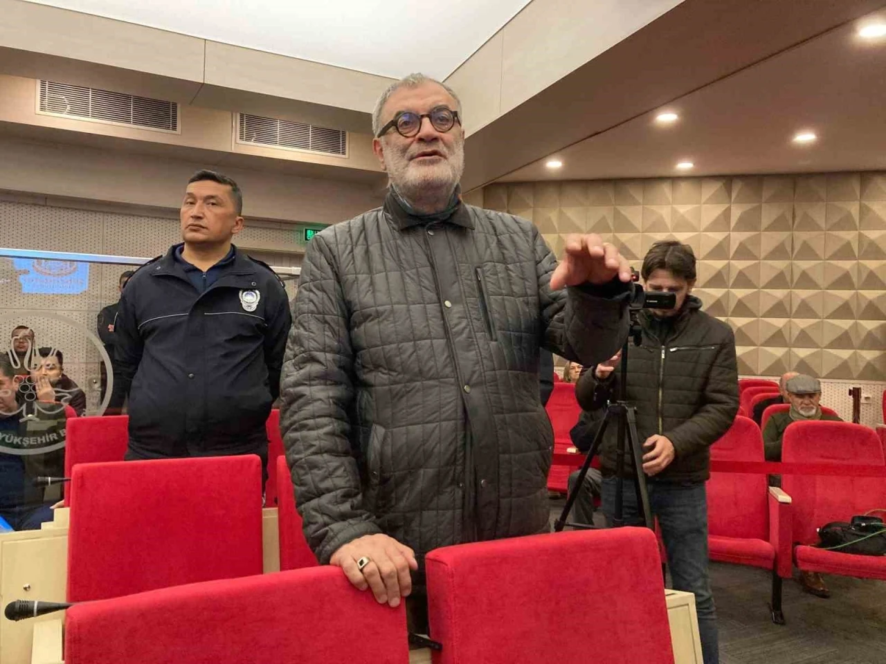 Kesin ihra&ccedil; istemiyle disipline sevk edilmişti partisinden istifa etti
