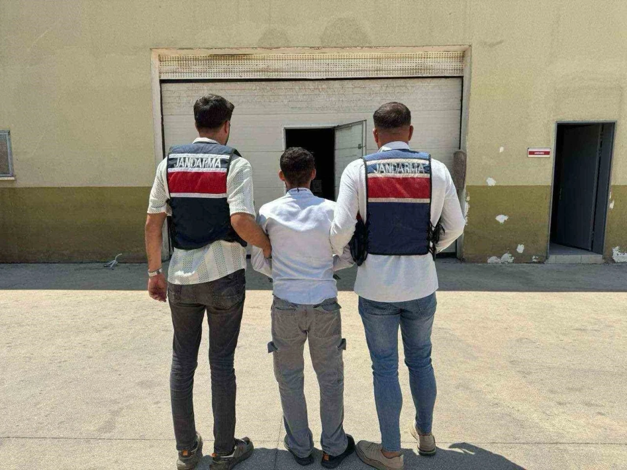 Kesinleşmiş 12 yıl cezayla aranan şahıs yakalandı
