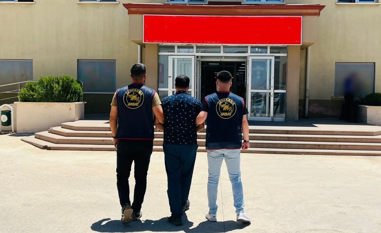 Kesinleşmiş 15 yıl cezayla aranan uyuşturucu taciri yakalandı
